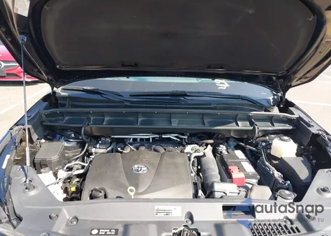 2021 Toyota Highlander Xle z USA, uszkodzony, nr VIN 5TDGZRBH1MS102373